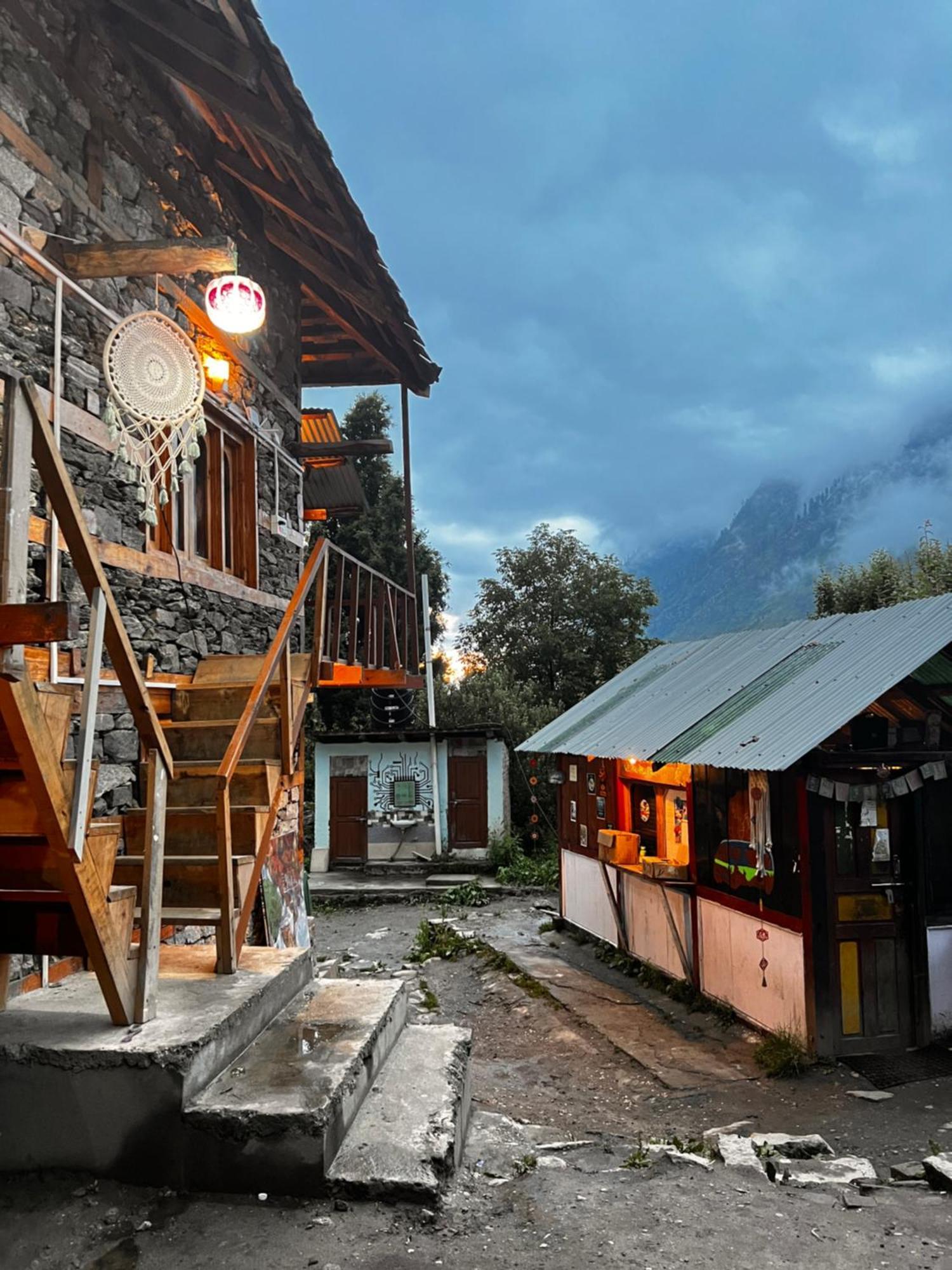 Old Brahma Homestay Kalgha المظهر الخارجي الصورة